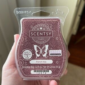 Scentsy Bar French Kiss scent 32 fl oz Full Bar Retired Scent